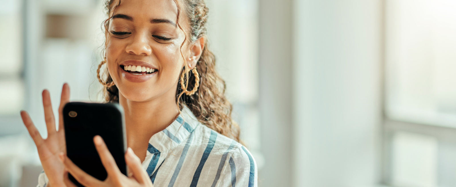 Lady holding phone 